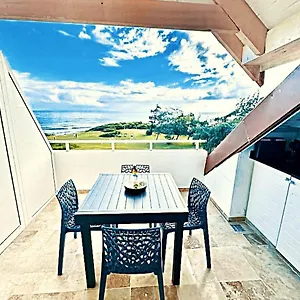 Appartement Studio Face A La Mer Residence Pierre Et Vacances, Sainte-Anne (Grande-Terre)